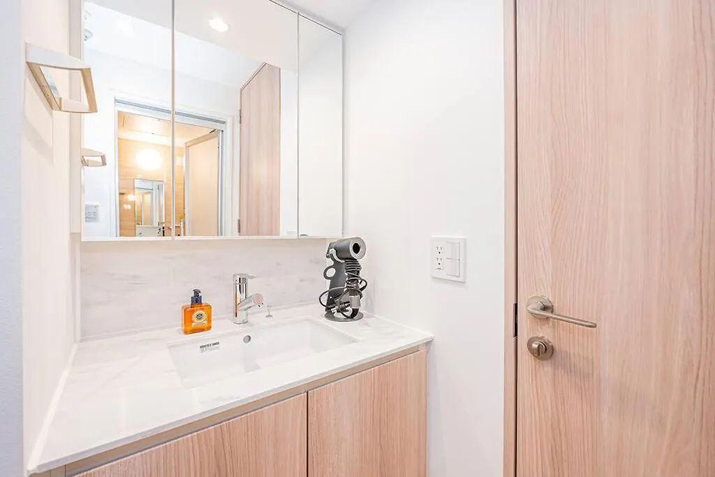 Rare Find Apartment 1201 In Nishiazabu Roppongi Tokyo 0*,  Japan